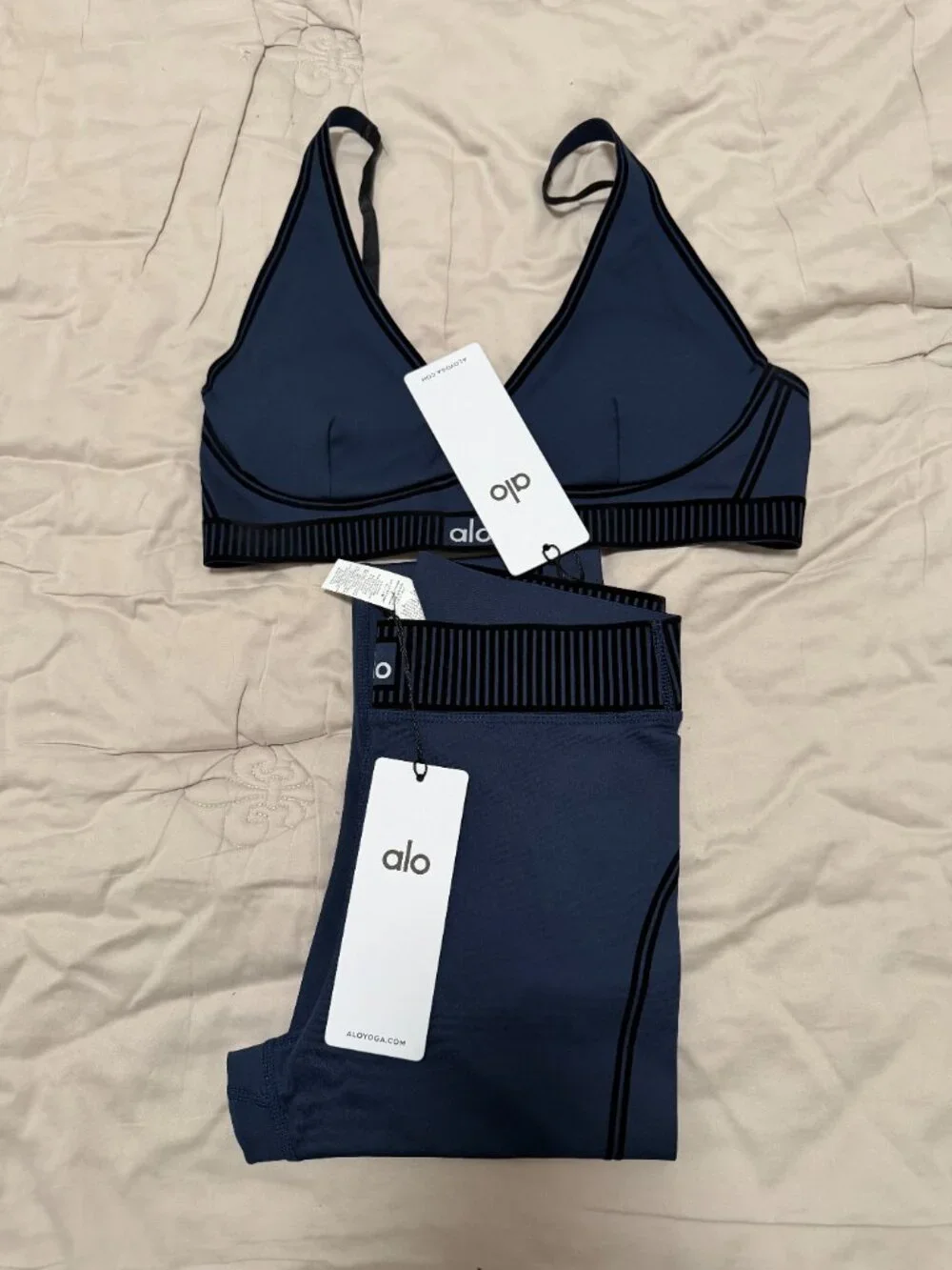 Alo Yoga Airlift Line Up Bra And Airlift High-Waist 7/8 Line Up Legging Set Navy
